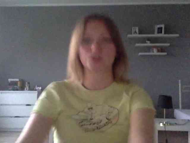 kissMillie webcam