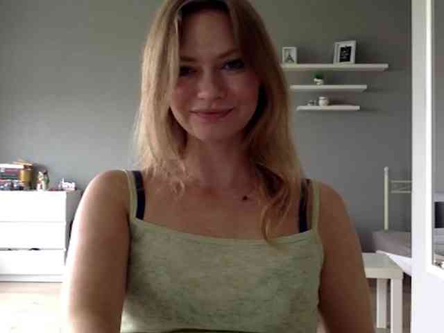 kissMillie webcam