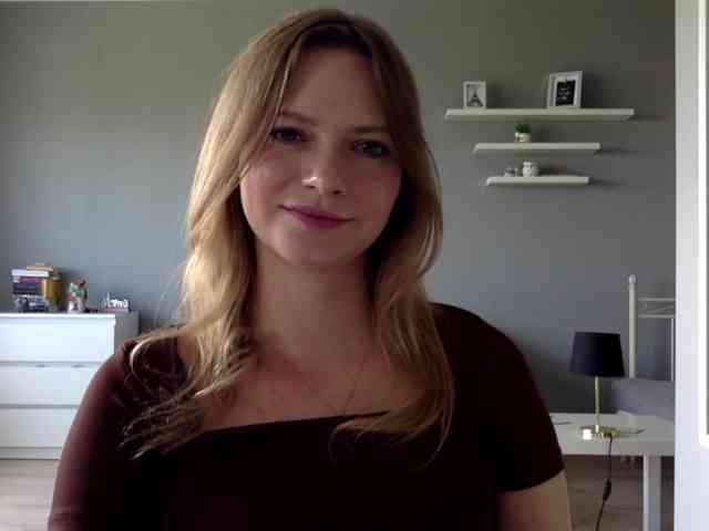 kissMillie webcam