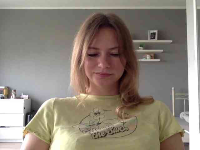 kissMillie webcam