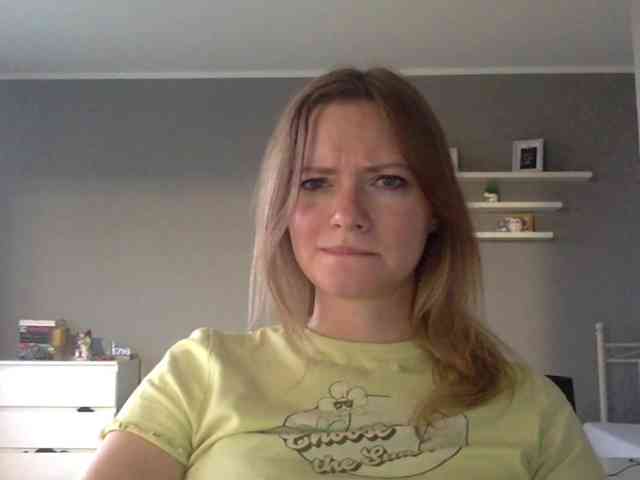 kissMillie webcam