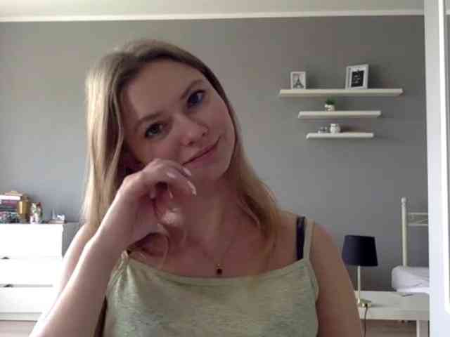 kissMillie webcam