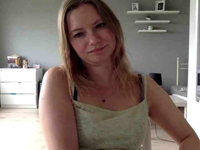 kissMillie webcam