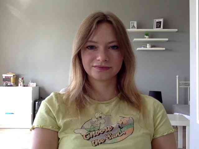 kissMillie webcam