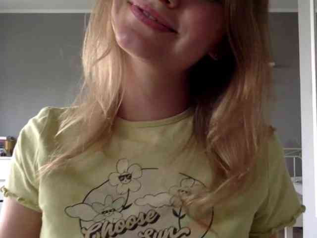 kissMillie webcam