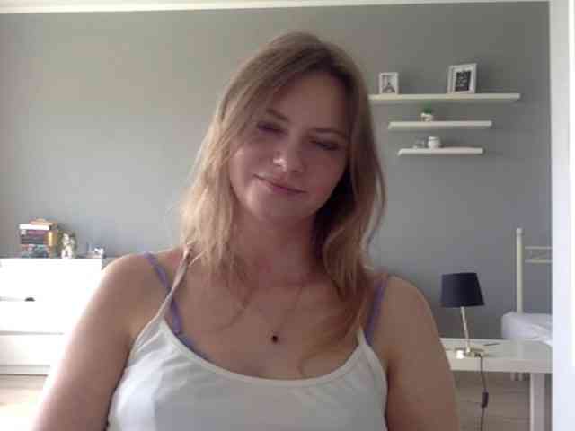 kissMillie webcam