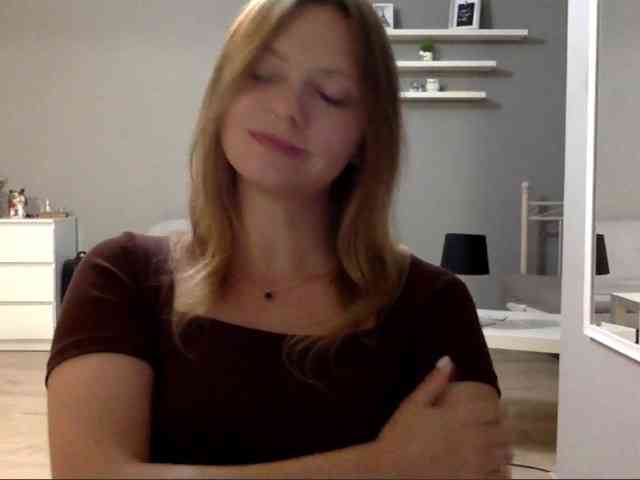 kissMillie webcam