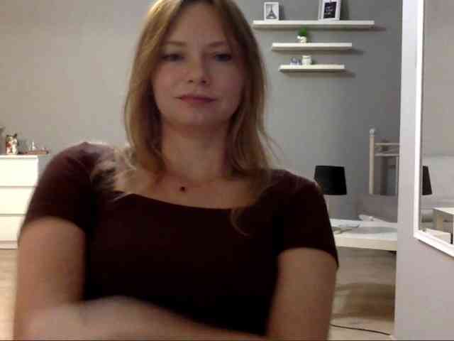 kissMillie webcam