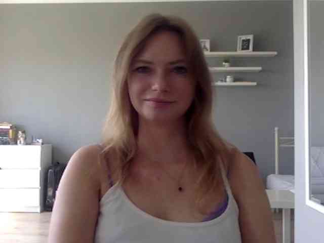 kissMillie webcam
