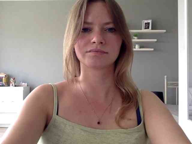 kissMillie webcam