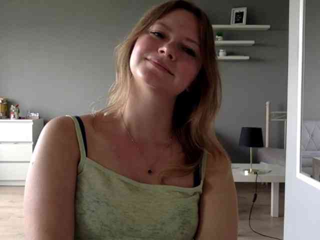 kissMillie webcam