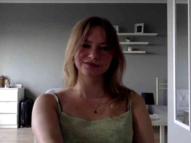 kissMillie webcam