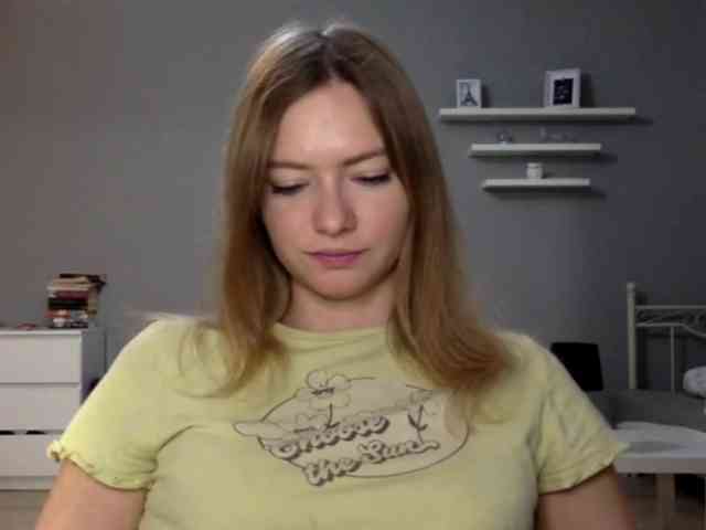 kissMillie webcam