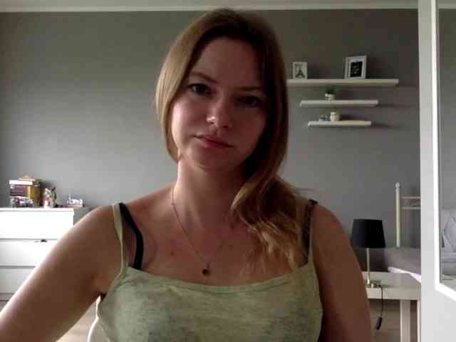 kissMillie webcam