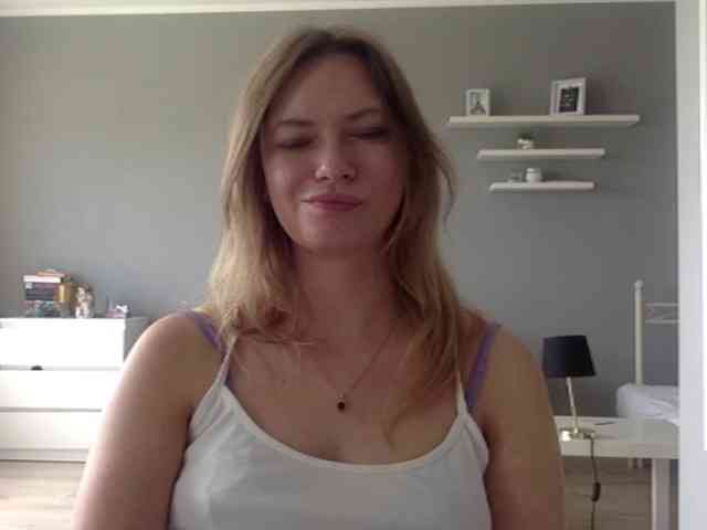 kissMillie webcam