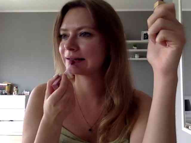 kissMillie webcam
