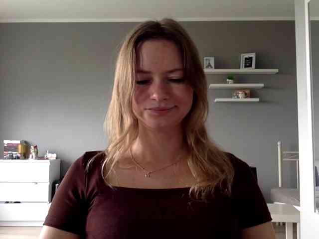 kissMillie webcam