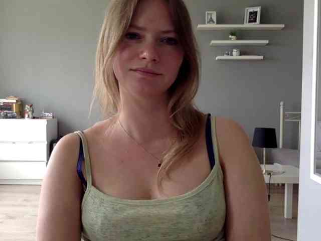 kissMillie webcam