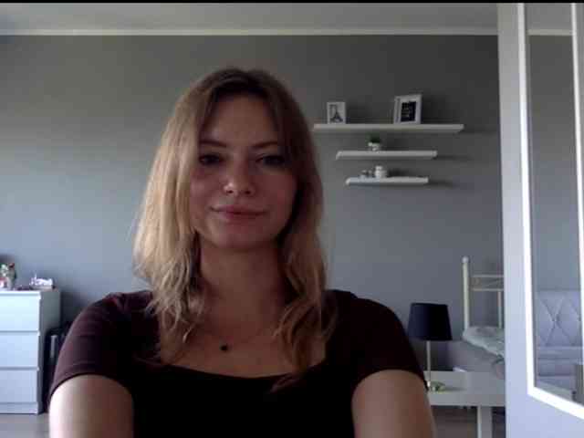 kissMillie webcam