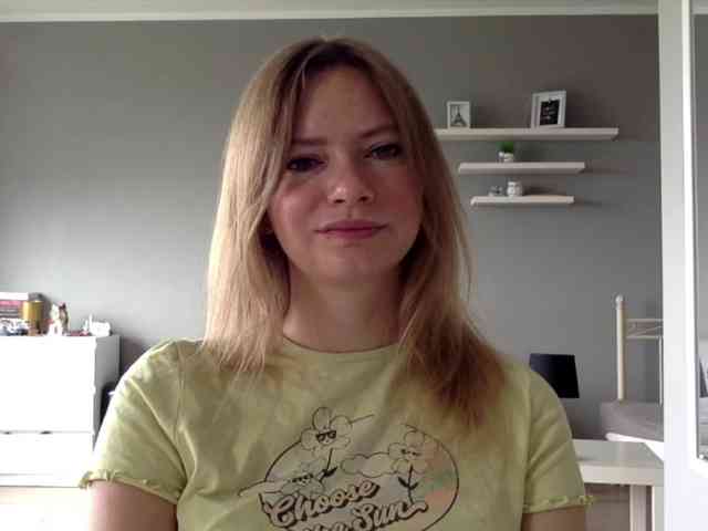 kissMillie webcam