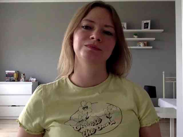 kissMillie webcam