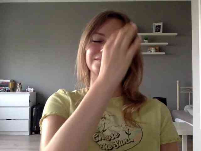 kissMillie webcam