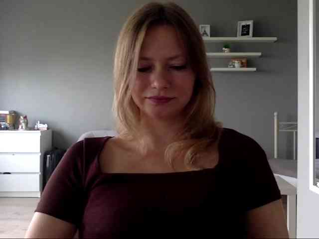kissMillie webcam