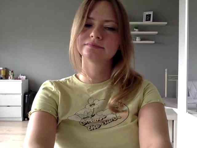 kissMillie webcam