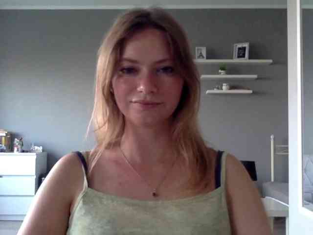 kissMillie webcam