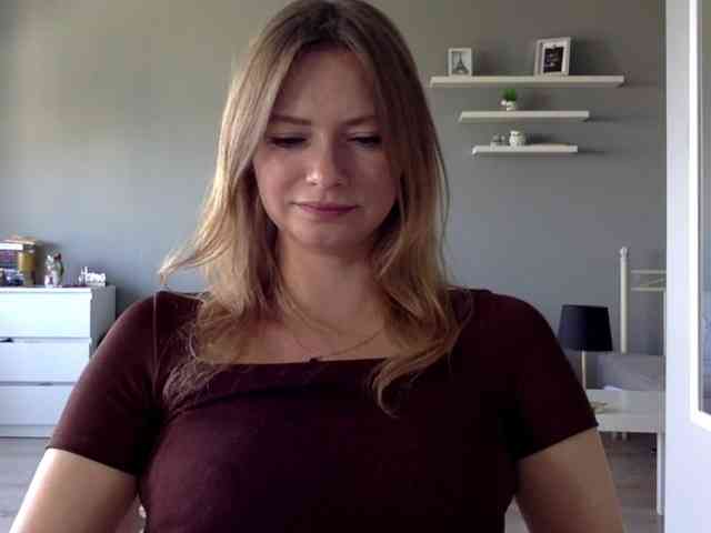 kissMillie webcam