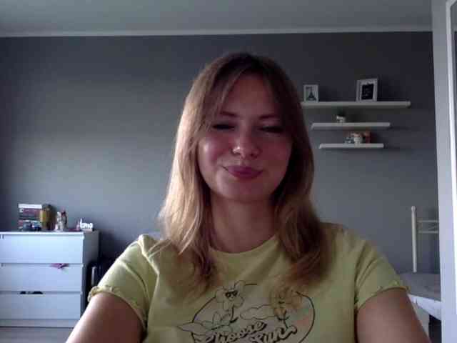 kissMillie webcam