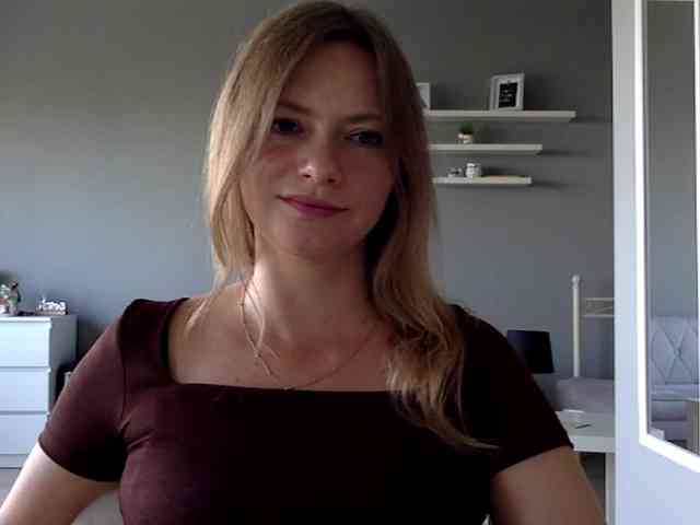 kissMillie webcam