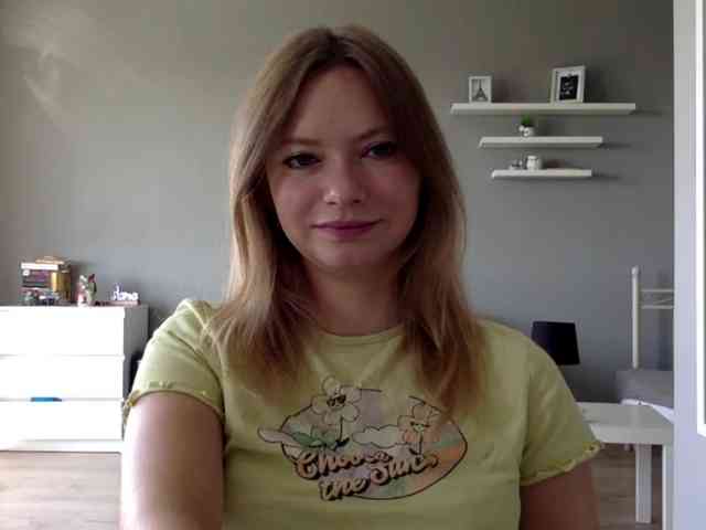 kissMillie webcam