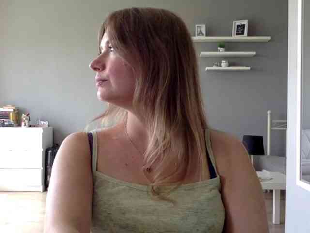 kissMillie webcam