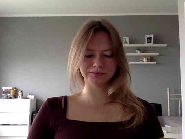 kissMillie webcam