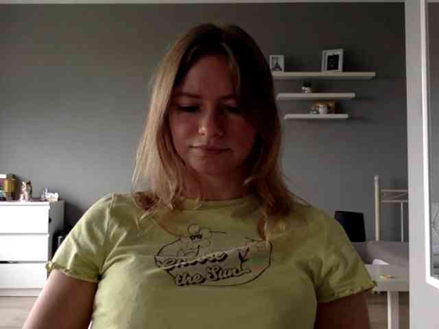 kissMillie webcam