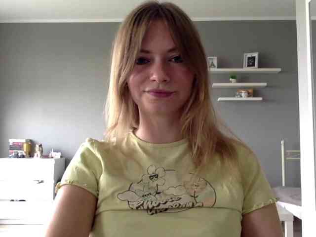 kissMillie webcam