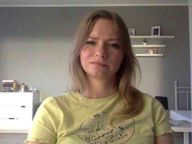 kissMillie webcam
