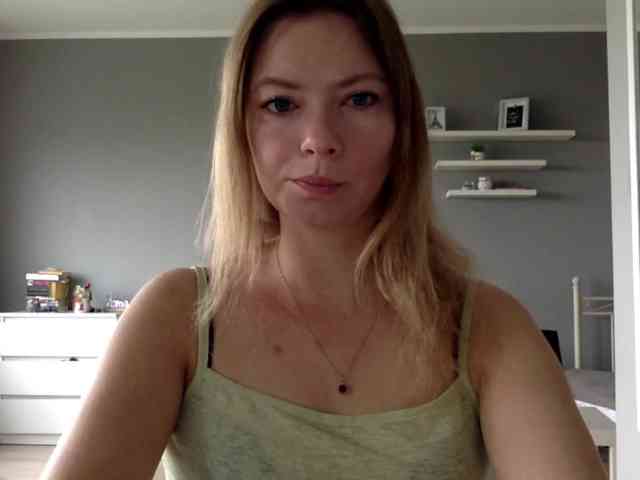kissMillie webcam