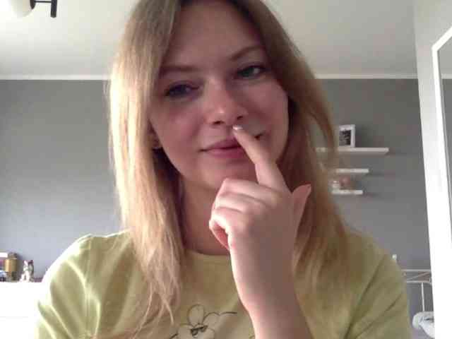 kissMillie webcam