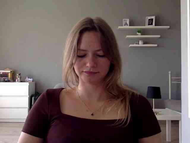 kissMillie webcam