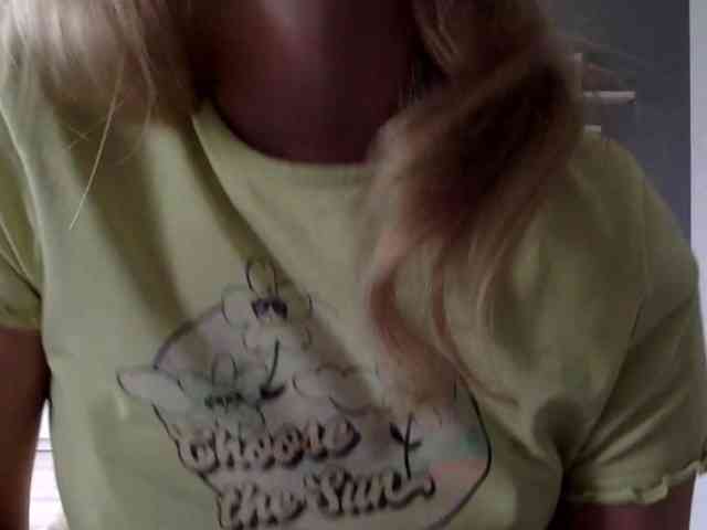 kissMillie webcam