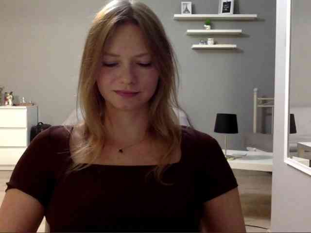 kissMillie webcam