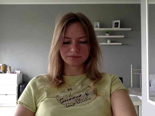 kissMillie webcam