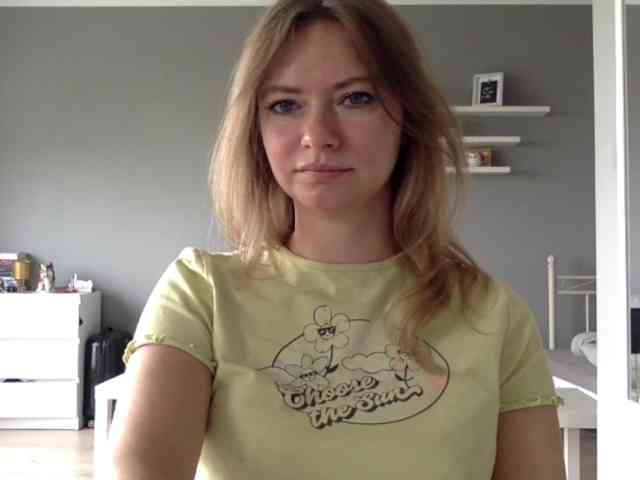 kissMillie webcam