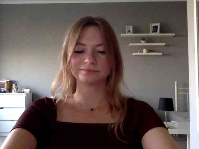 kissMillie webcam