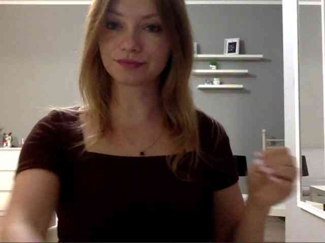 kissMillie webcam