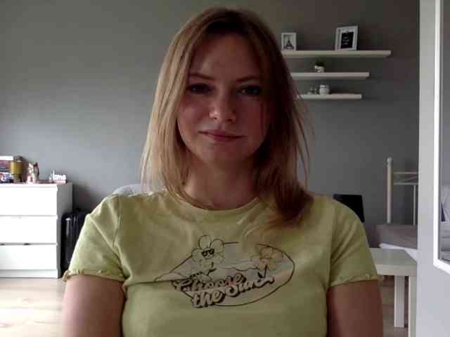 kissMillie webcam