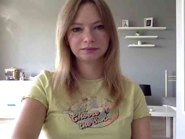 kissMillie webcam