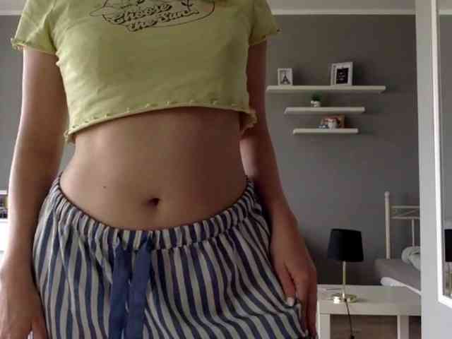 kissMillie webcam